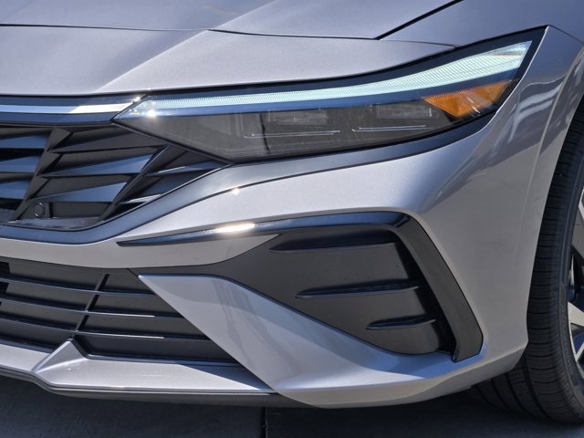 2025 Hyundai Elantra Hybrid Limited photo 4