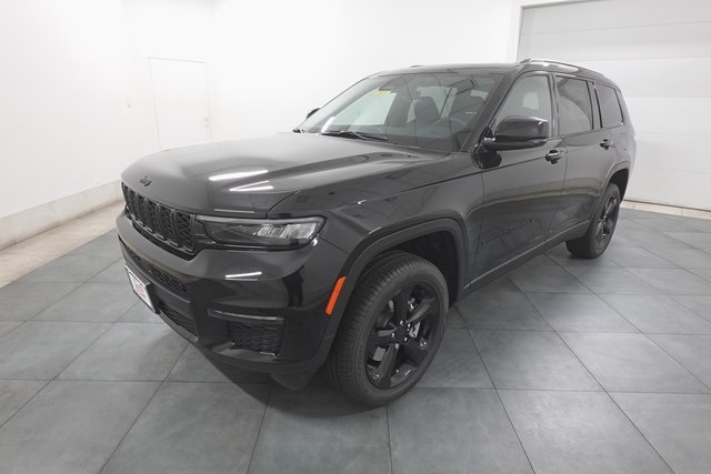 2025 Jeep Grand Cherokee Limited photo 3