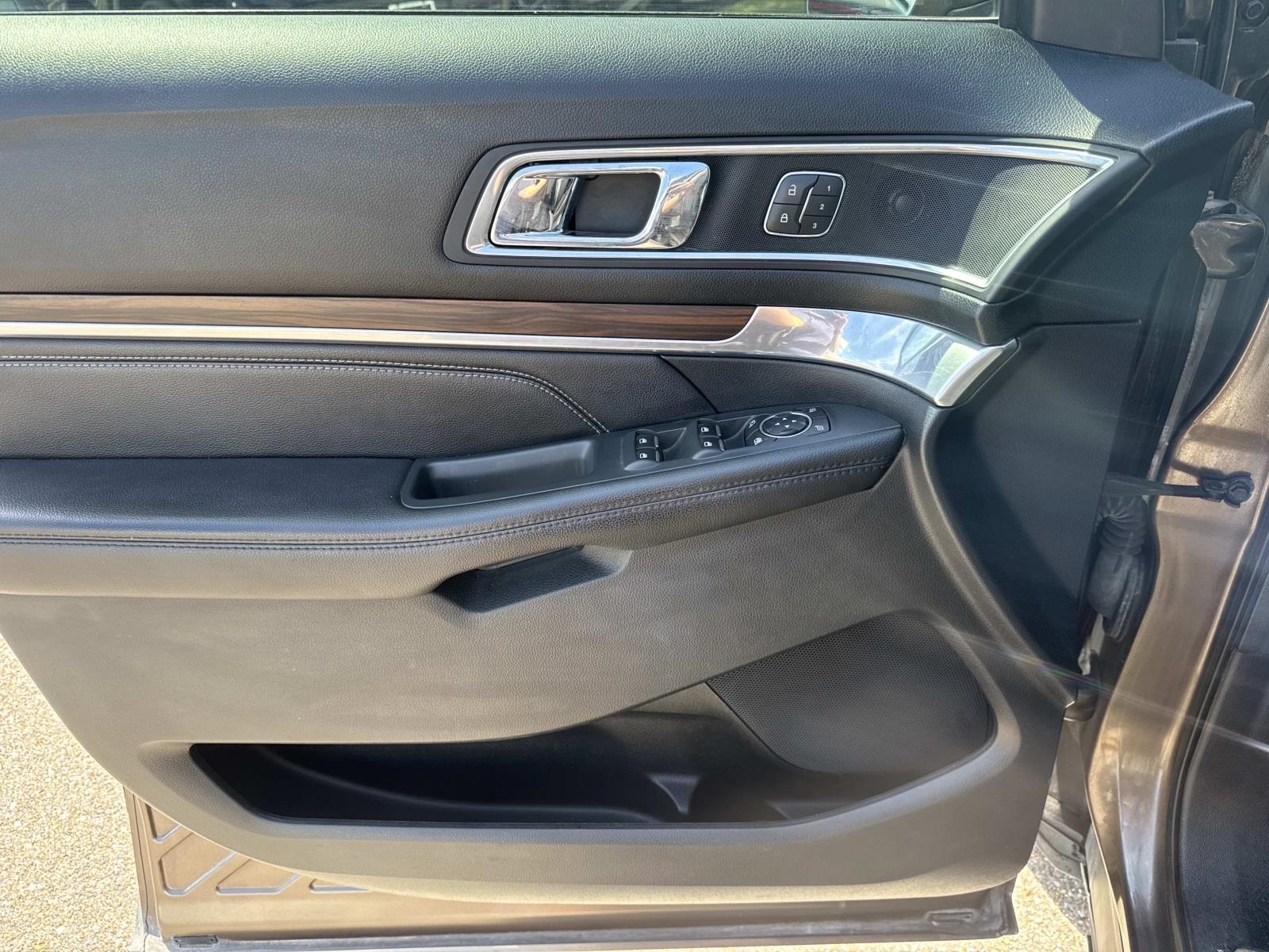 2016 Ford Explorer Limited photo 18
