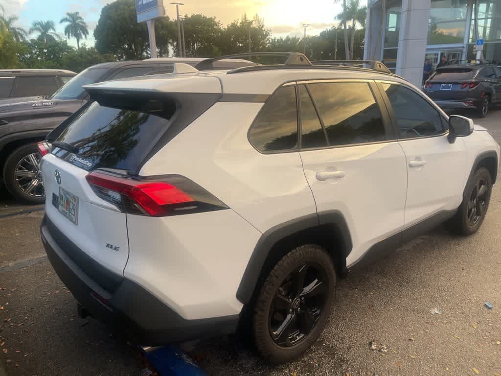 2019 Toyota RAV4 Premium XLE photo 3