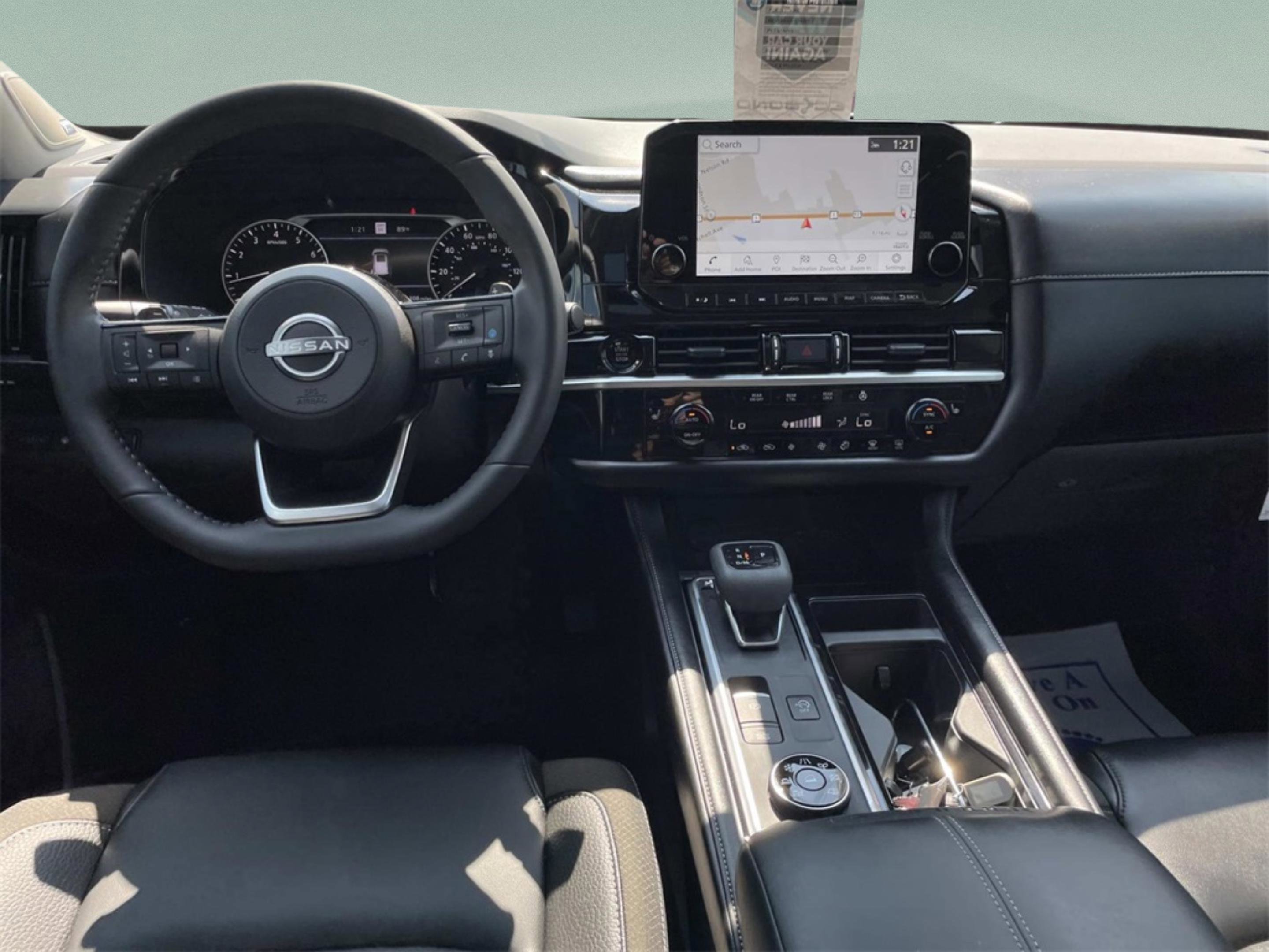 2025 Nissan Pathfinder SL photo 5