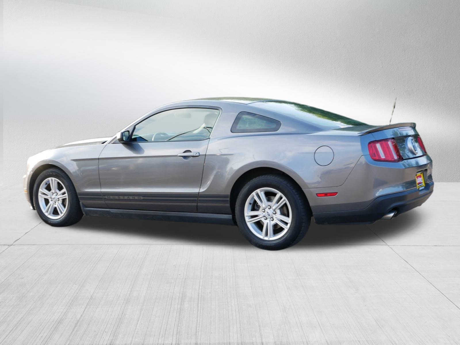 2011 Ford Mustang V6 photo 5