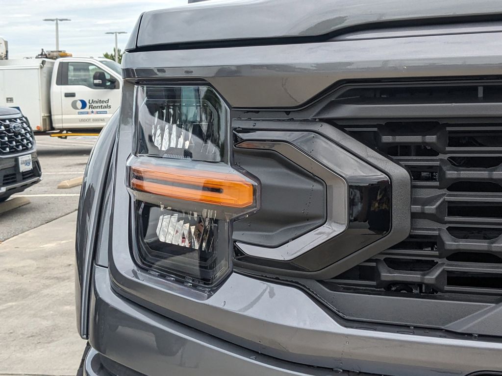 2025 Ford F-150 XLT photo 9