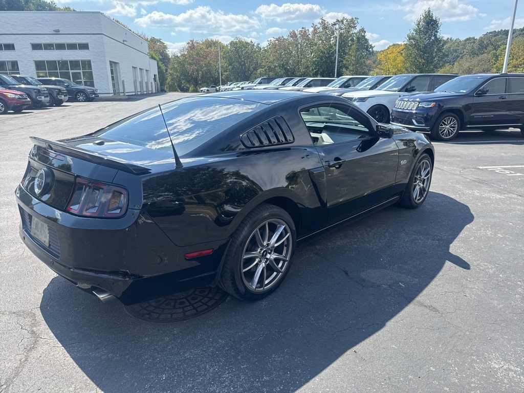 2013 Ford Mustang GT Premium photo 2