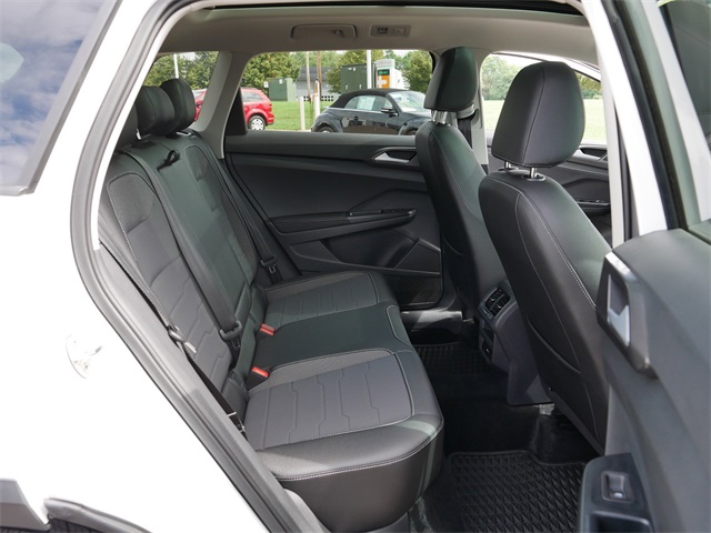 2025 Volkswagen Taos SE photo 18