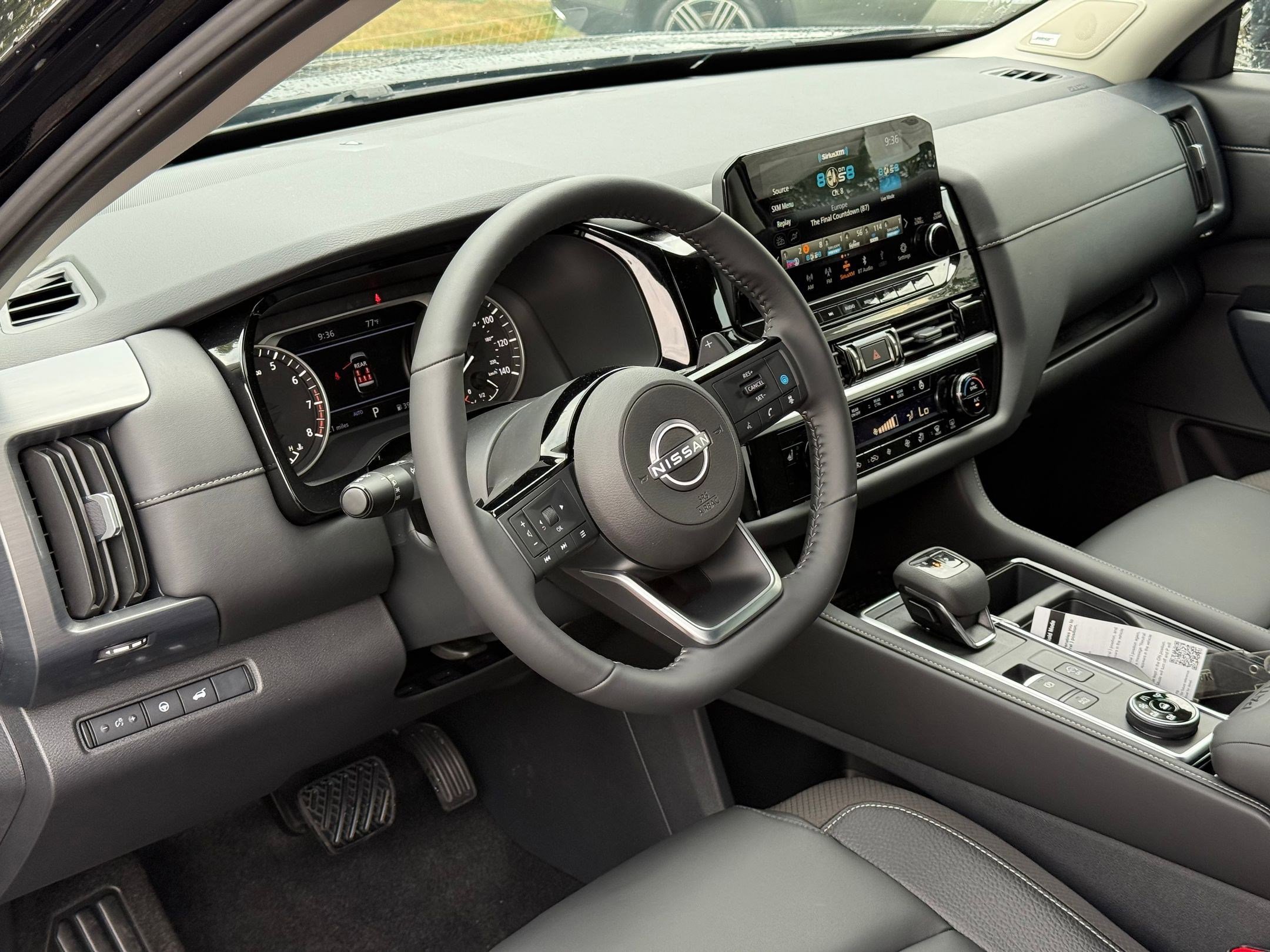 2025 Nissan Pathfinder SL photo 2