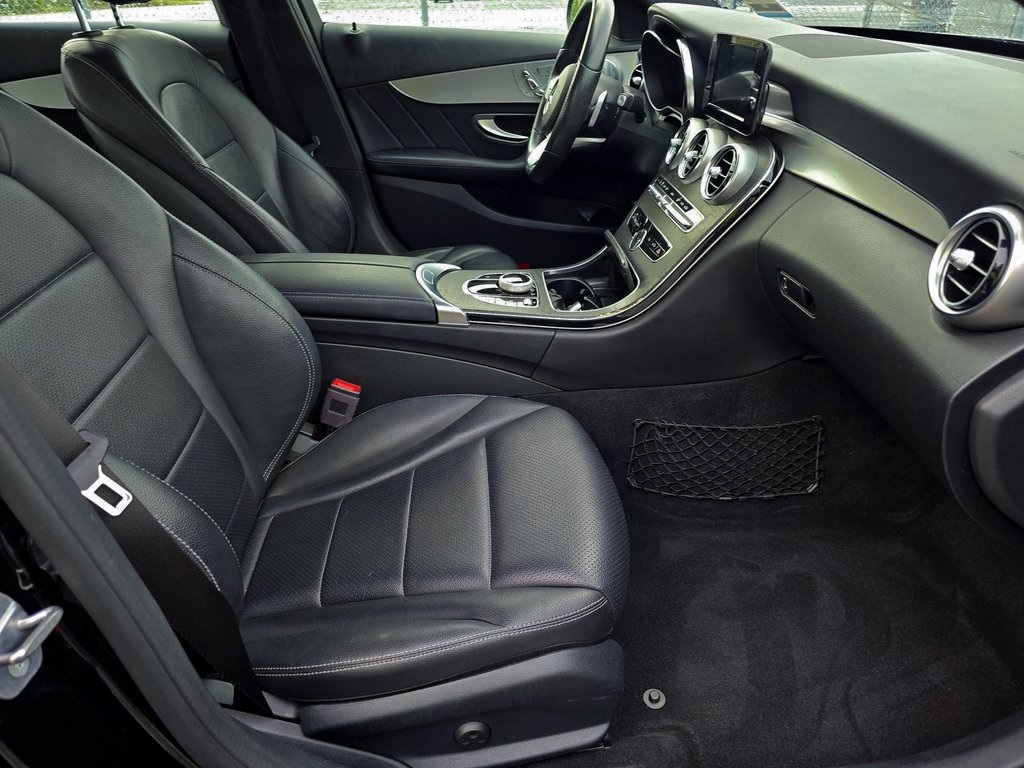 2019 Mercedes Benz C 300 photo 12