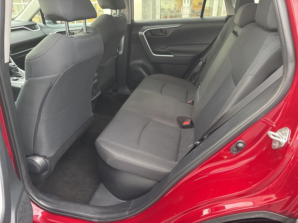 2020 Toyota RAV4 Hybrid LE photo 30