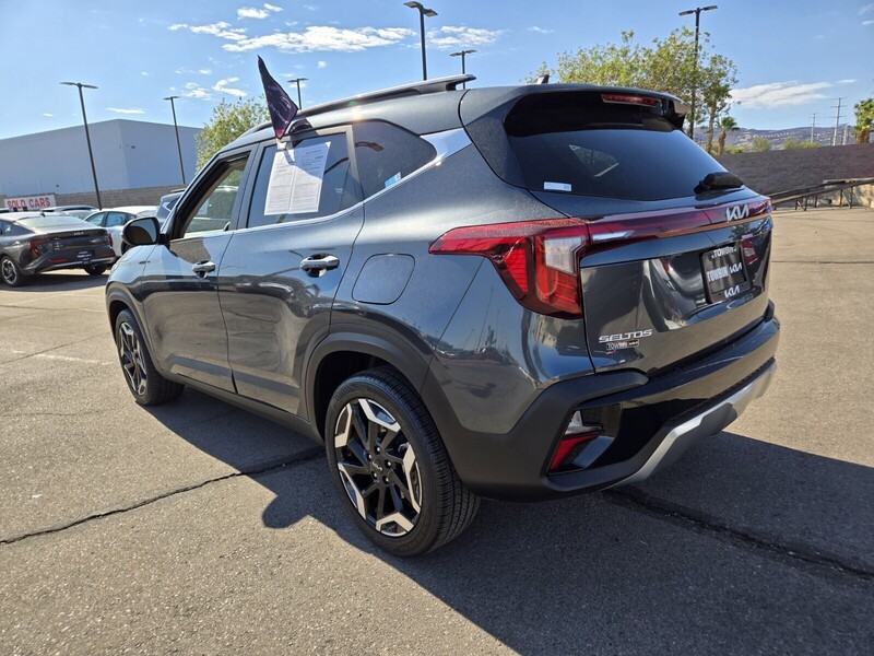 2024 Kia Seltos SX photo 2