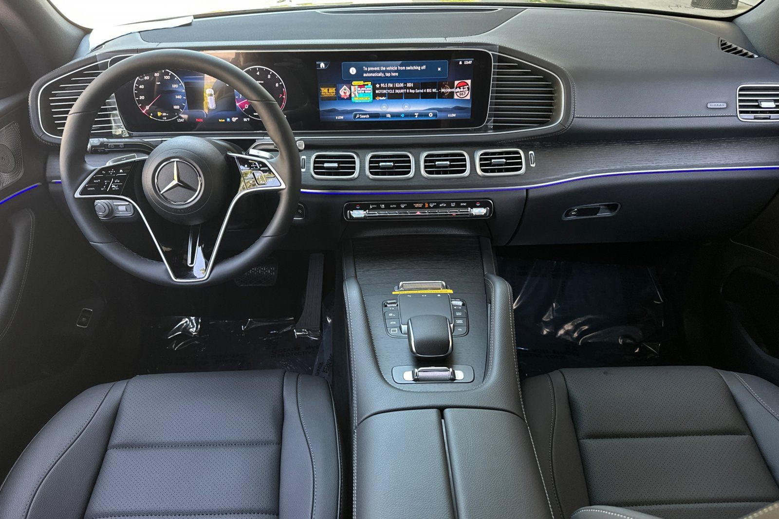 2025 Mercedes Benz GLS 450 4MATIC photo 3