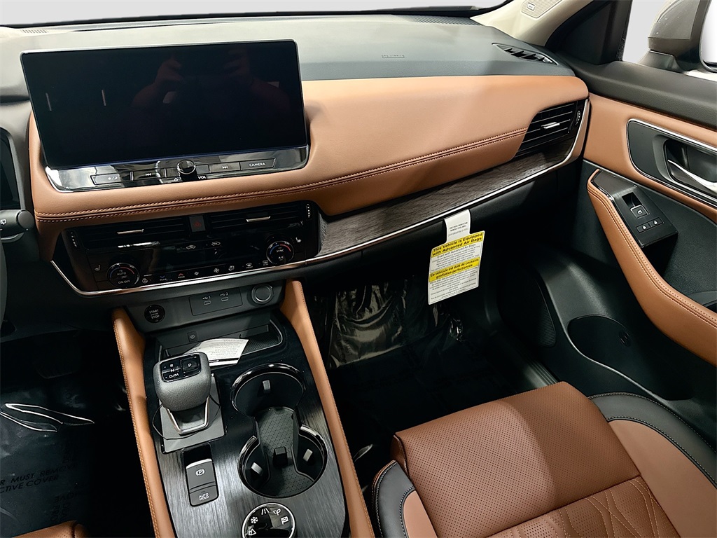2026 Nissan Rogue Platinum photo 8