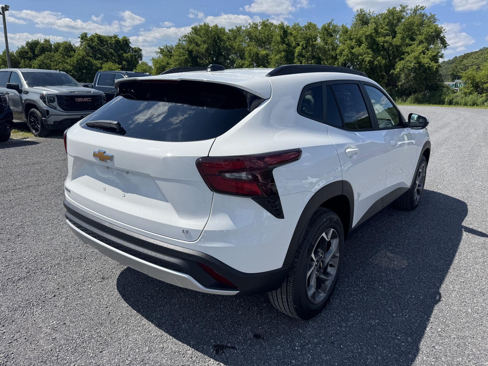 2025 Chevrolet Trax LT photo 5