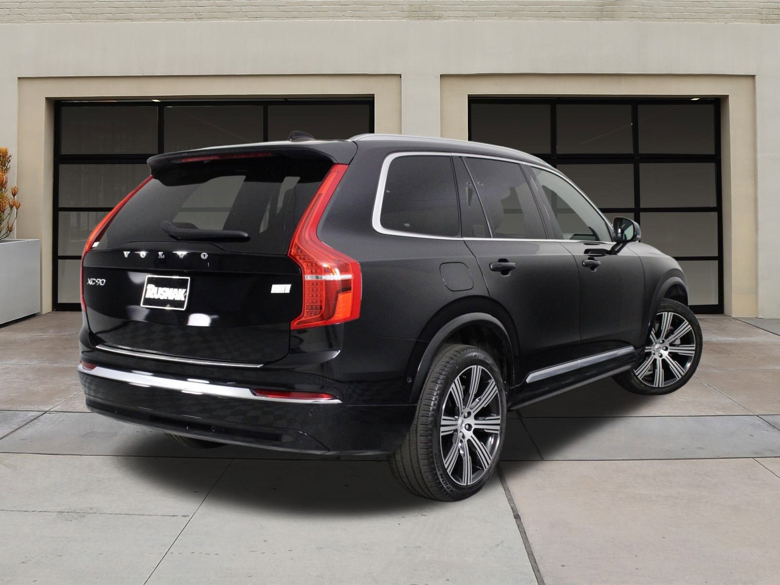 2023 Volvo XC90 Recharge T8 Plus photo 3
