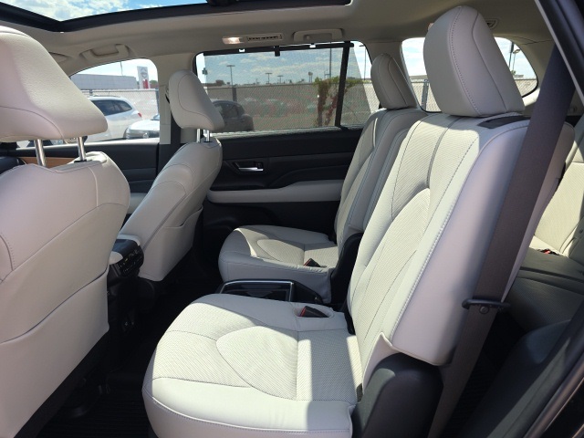 2024 Toyota Grand Highlander Platinum photo 12