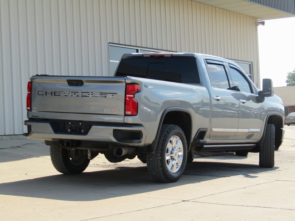 2024 Chevrolet Silverado 3500HD High Country photo 2