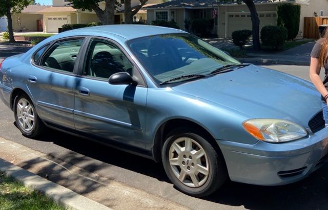 2005 Ford Taurus SE