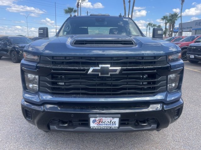 2026 Chevrolet Silverado 2500HD Custom photo 2