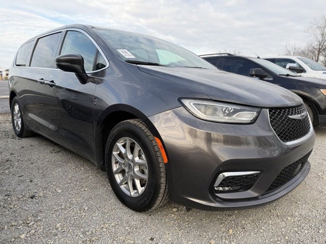 2023 Chrysler Pacifica Touring L's photo