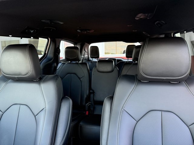 2026 Chrysler Pacifica photo 24
