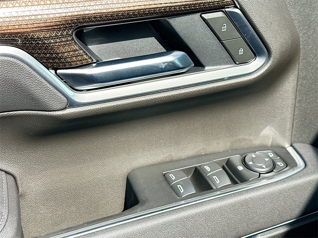 2025 Chevrolet Silverado 1500 RST photo 13