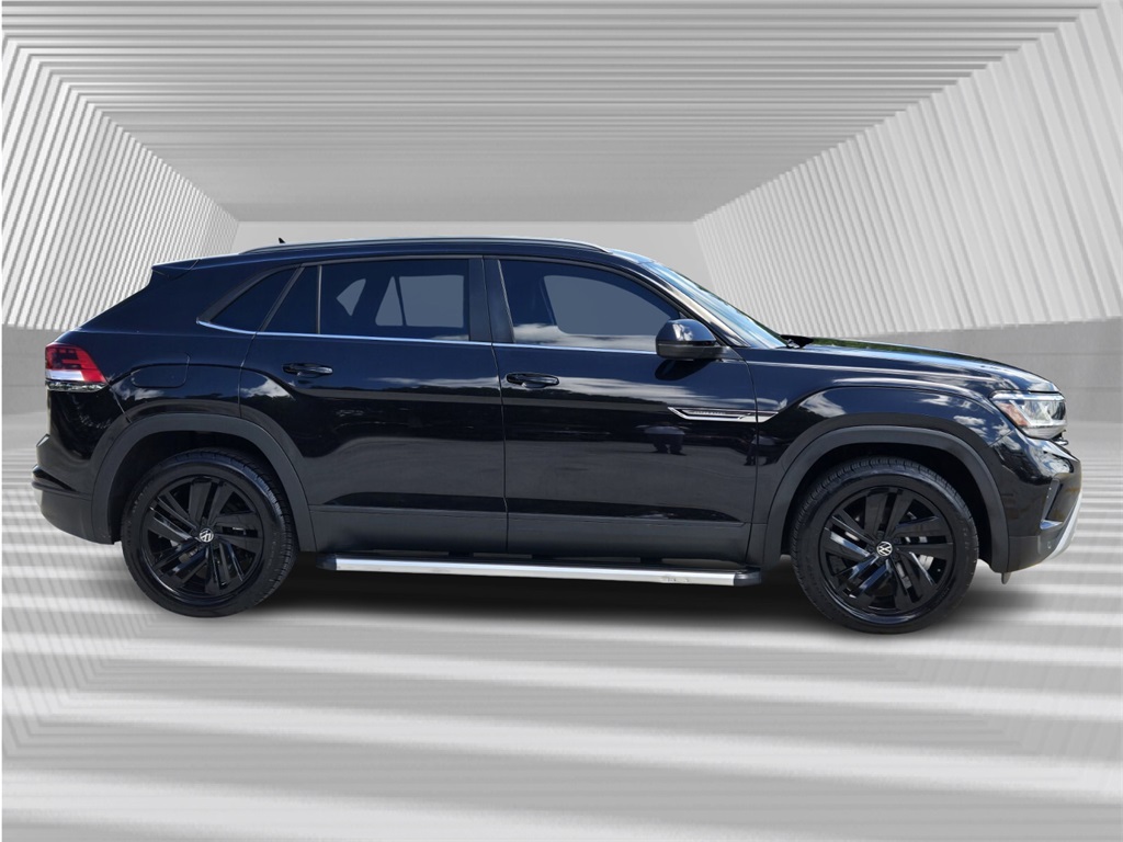 2022 Volkswagen Atlas Cross Sport SE Technology photo 2