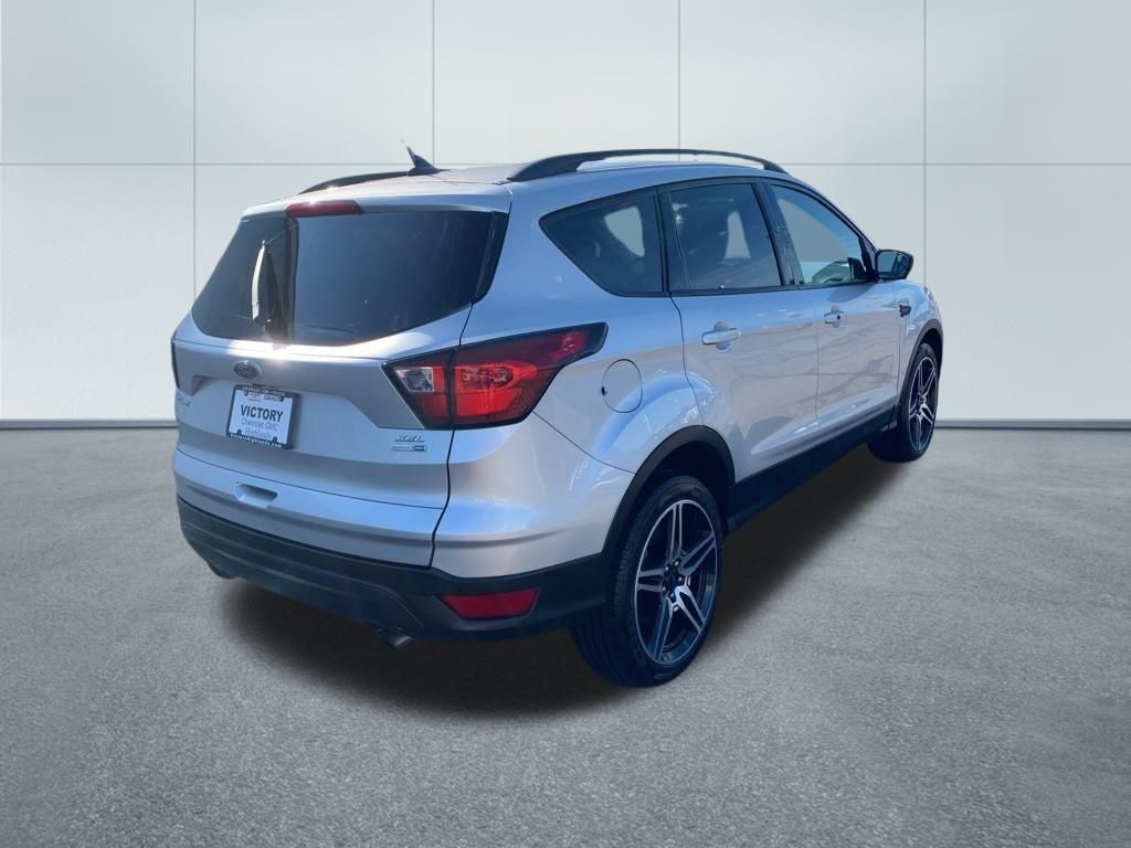 2019 Ford Escape SEL photo 3