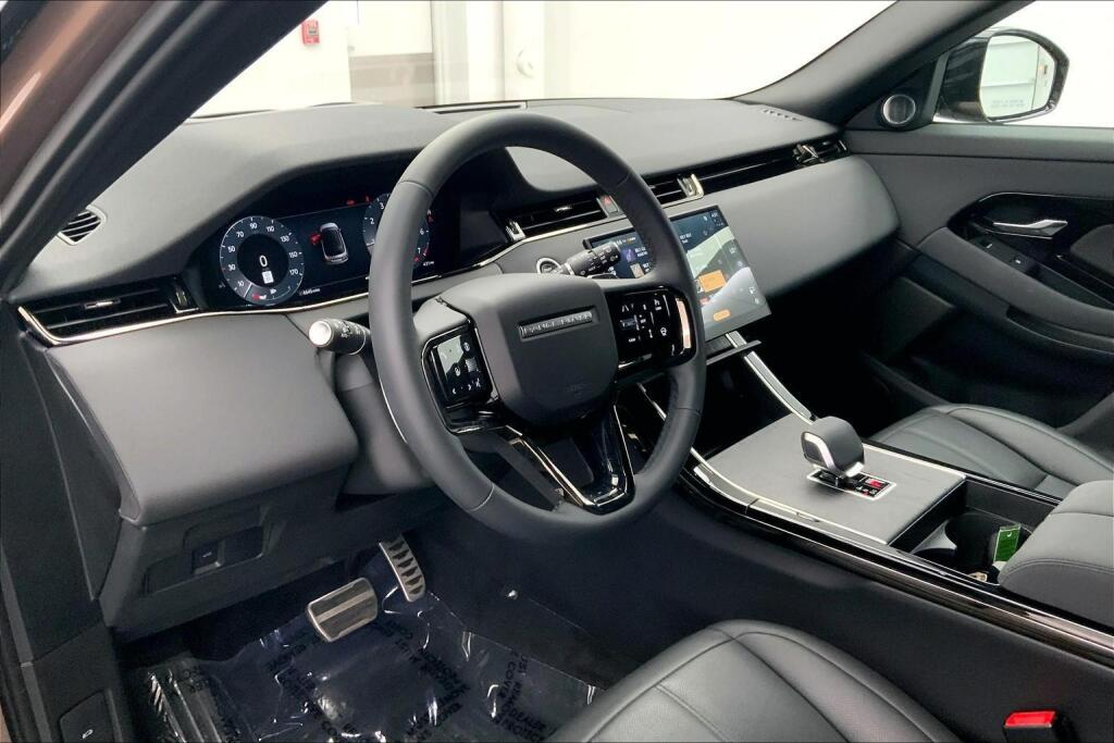 2025 Land Rover Range Rover Evoque Dynamic SE photo 3