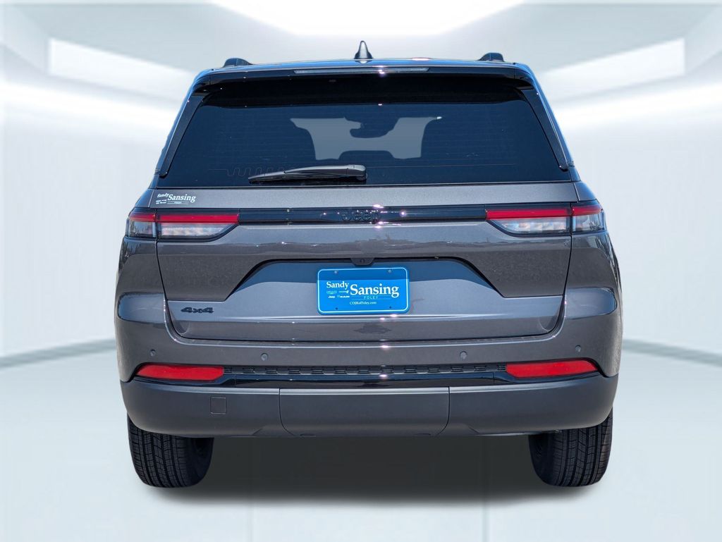2025 Jeep Grand Cherokee Altitude photo 4