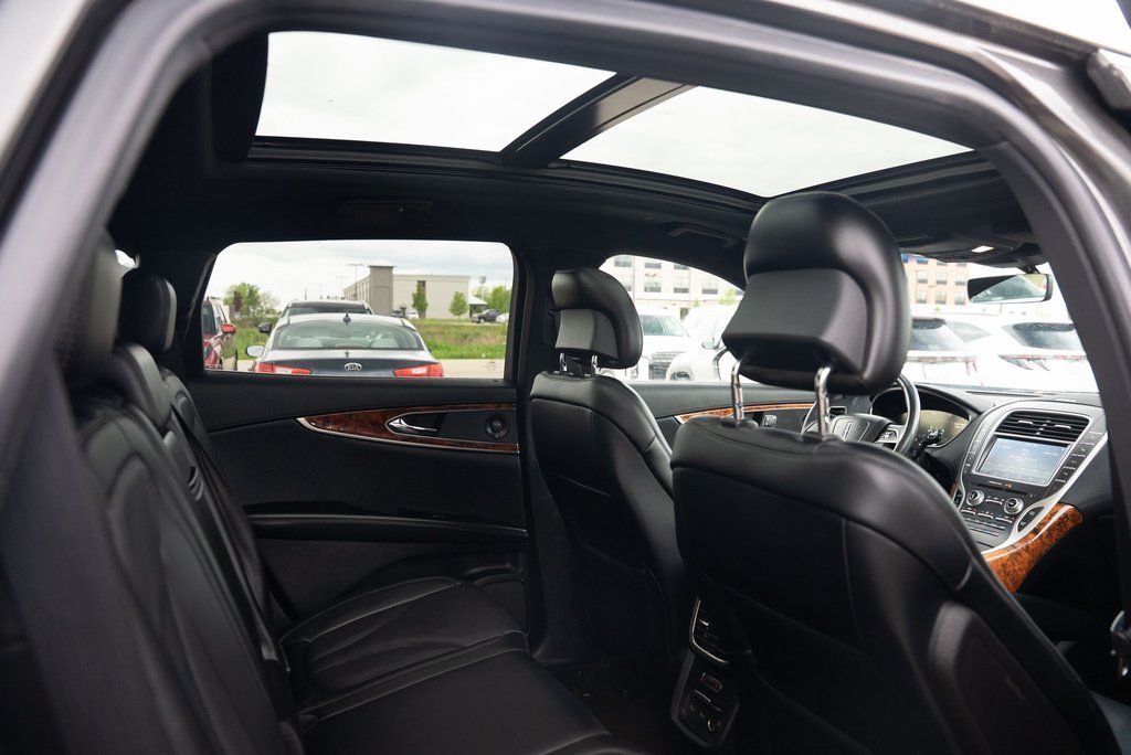 2019 Lincoln Nautilus Reserve photo 14