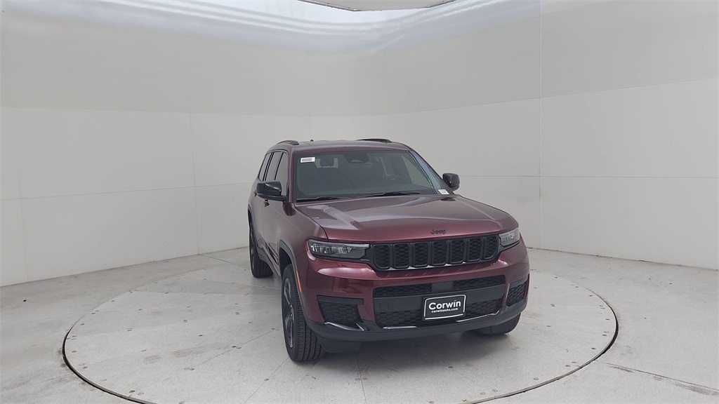 2025 Jeep Grand Cherokee Laredo Altitude X photo 4