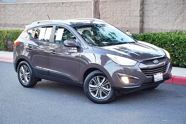 Used 2015 Brown Hyundai SE image 2