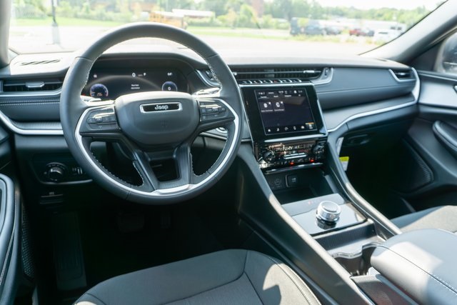 2025 Jeep Grand Cherokee Laredo X photo 7