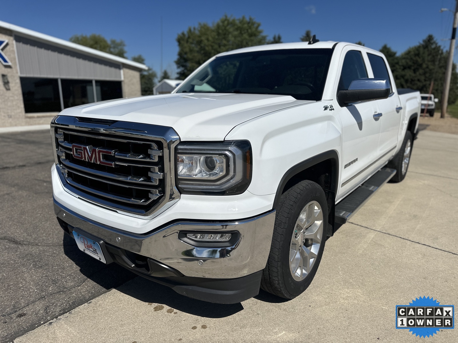 Used 2017 GMC Sierra 1500 SLT with VIN 3GTU2NEC4HG109872 for sale in Luverne, Minnesota
