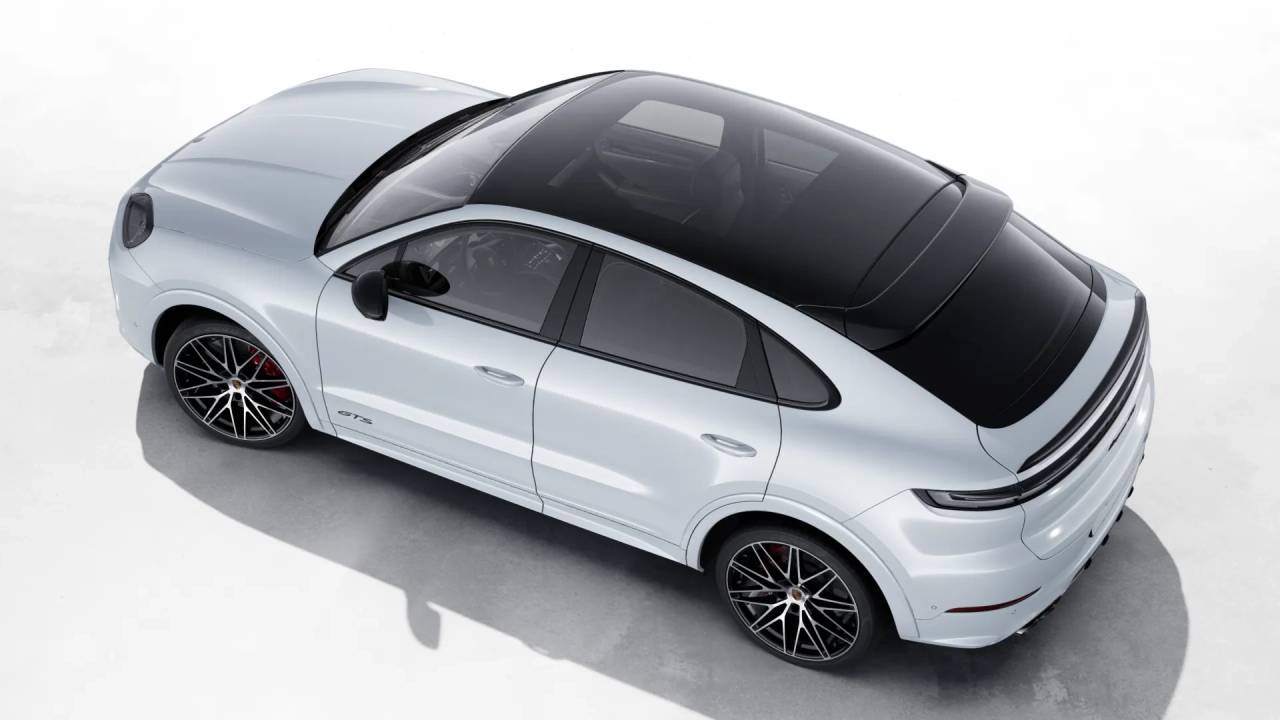 2025 Porsche Cayenne GTS photo 4