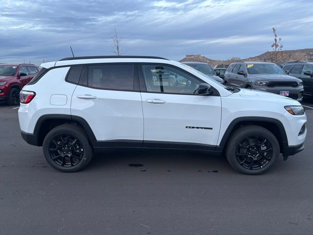 2026 Jeep Compass Latitude Altitude photo 3
