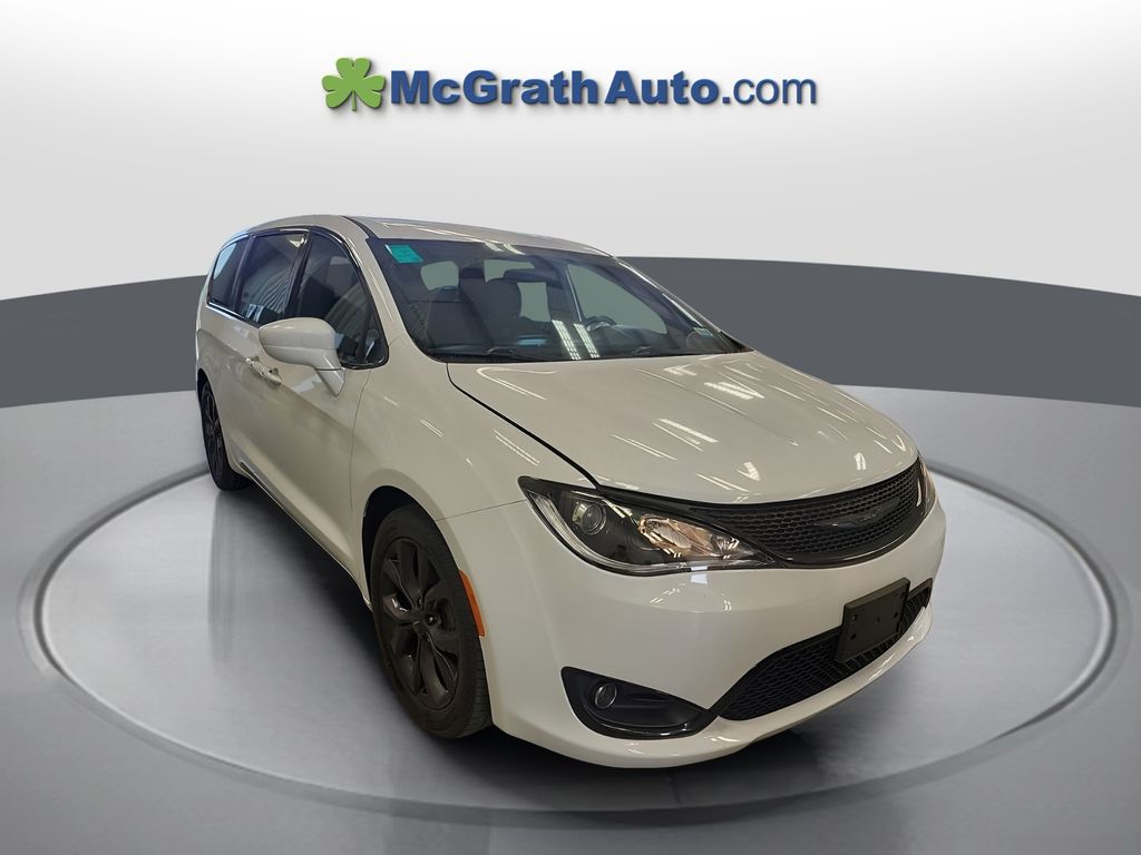 2018 Chrysler Pacifica Touring Plus photo 8