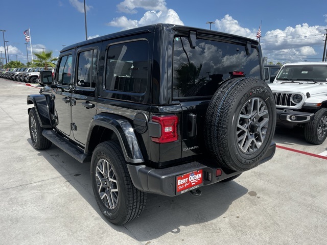 2025 Jeep Wrangler Sahara photo 5