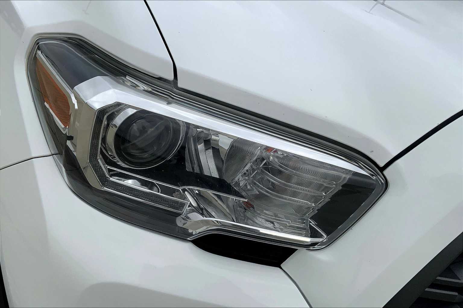 2021 Toyota Tacoma TRD photo 24