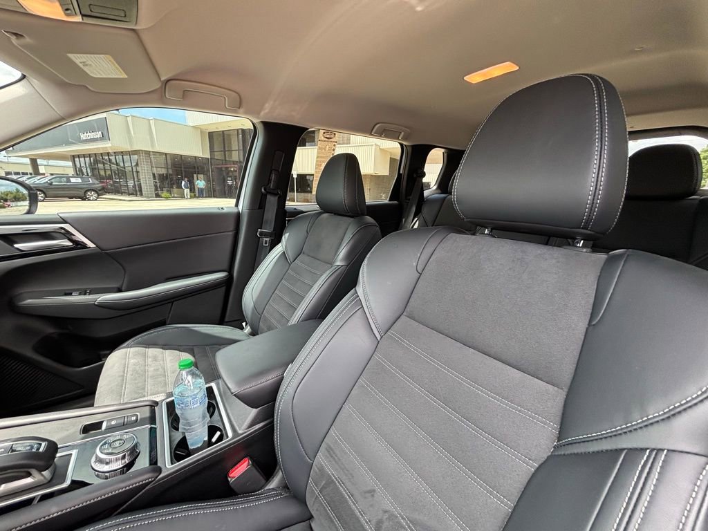 2024 Mitsubishi Outlander SE photo 11