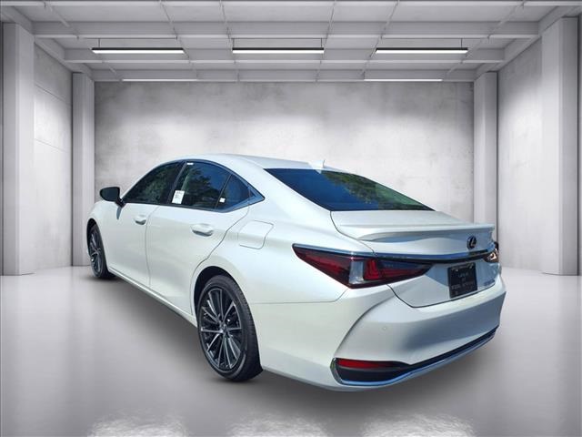 2025 Lexus ES 300h photo 2