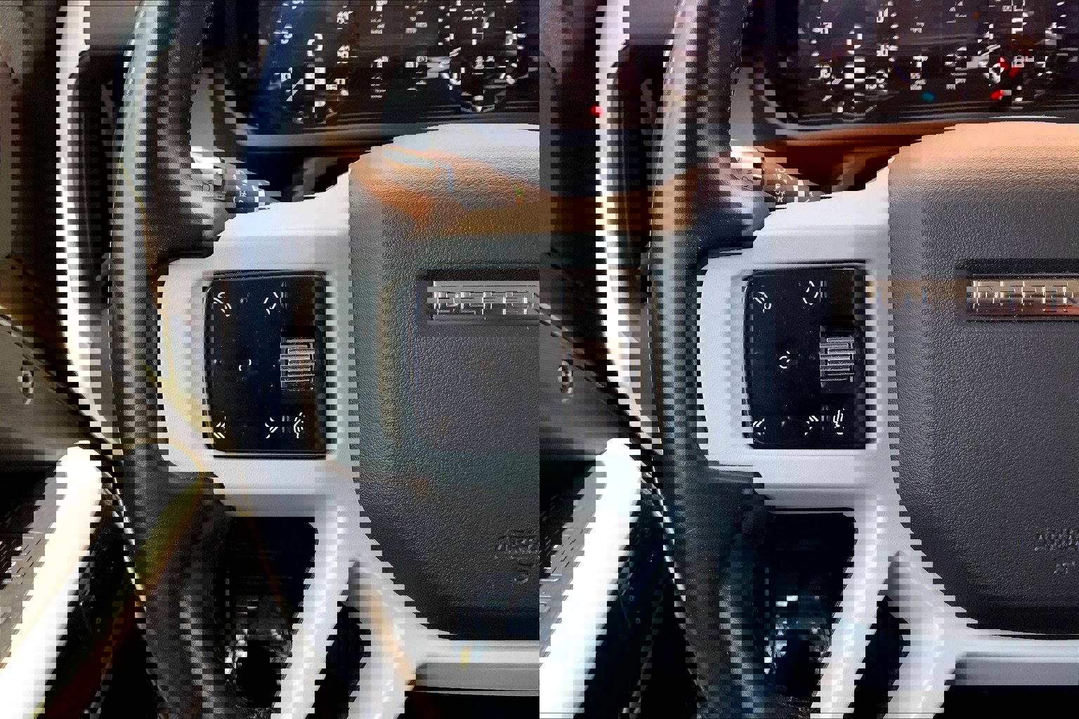 2020 Land Rover Defender SE photo 20
