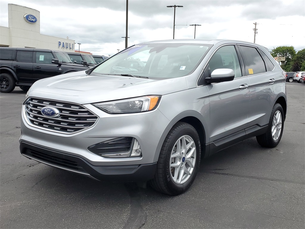 2022 Ford Edge SEL photo 2
