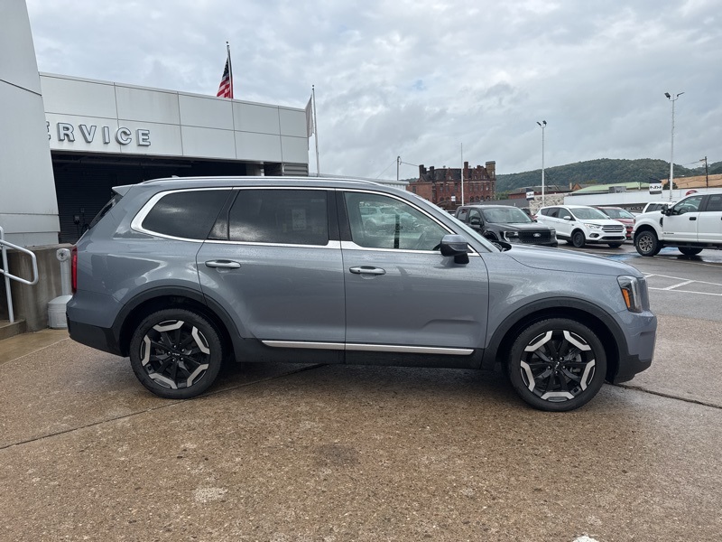 2024 Kia Telluride S photo 3