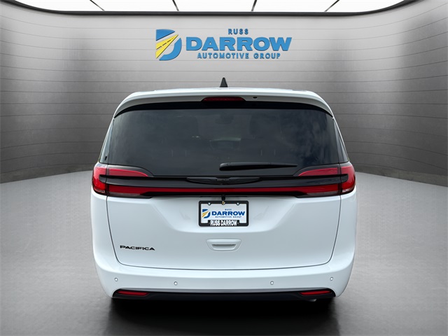 2026 Chrysler Pacifica photo 4