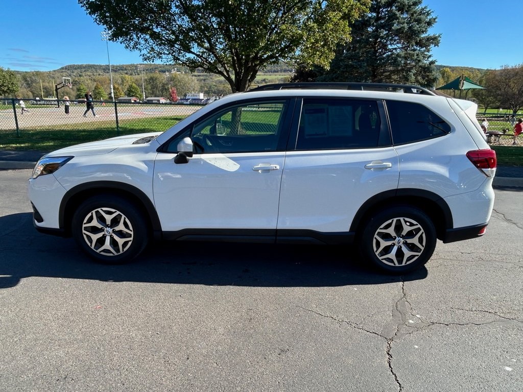 2023 Subaru Forester Premium photo 2