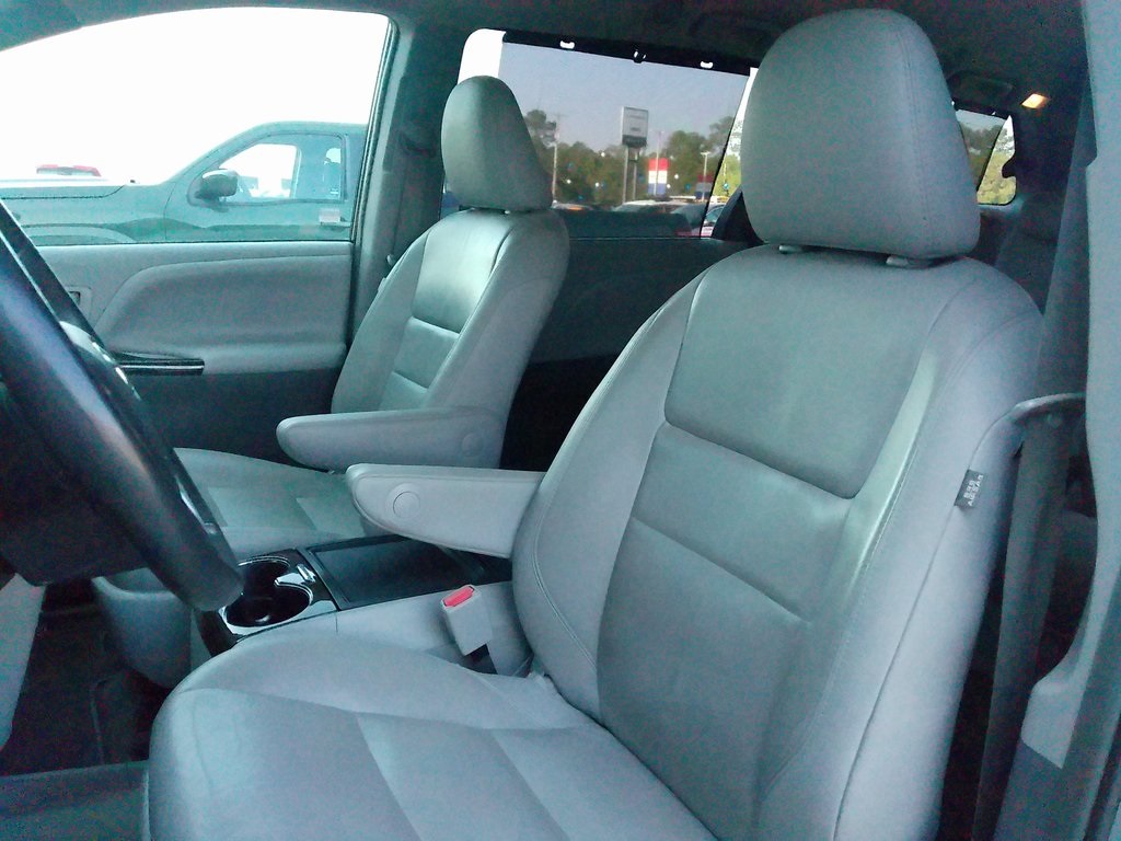 2018 Toyota Sienna XLE photo 9