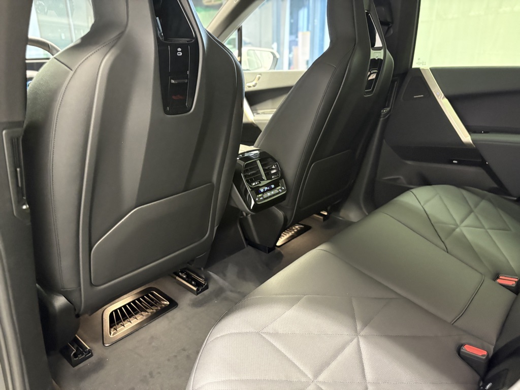 2025 Bmw iX photo 18