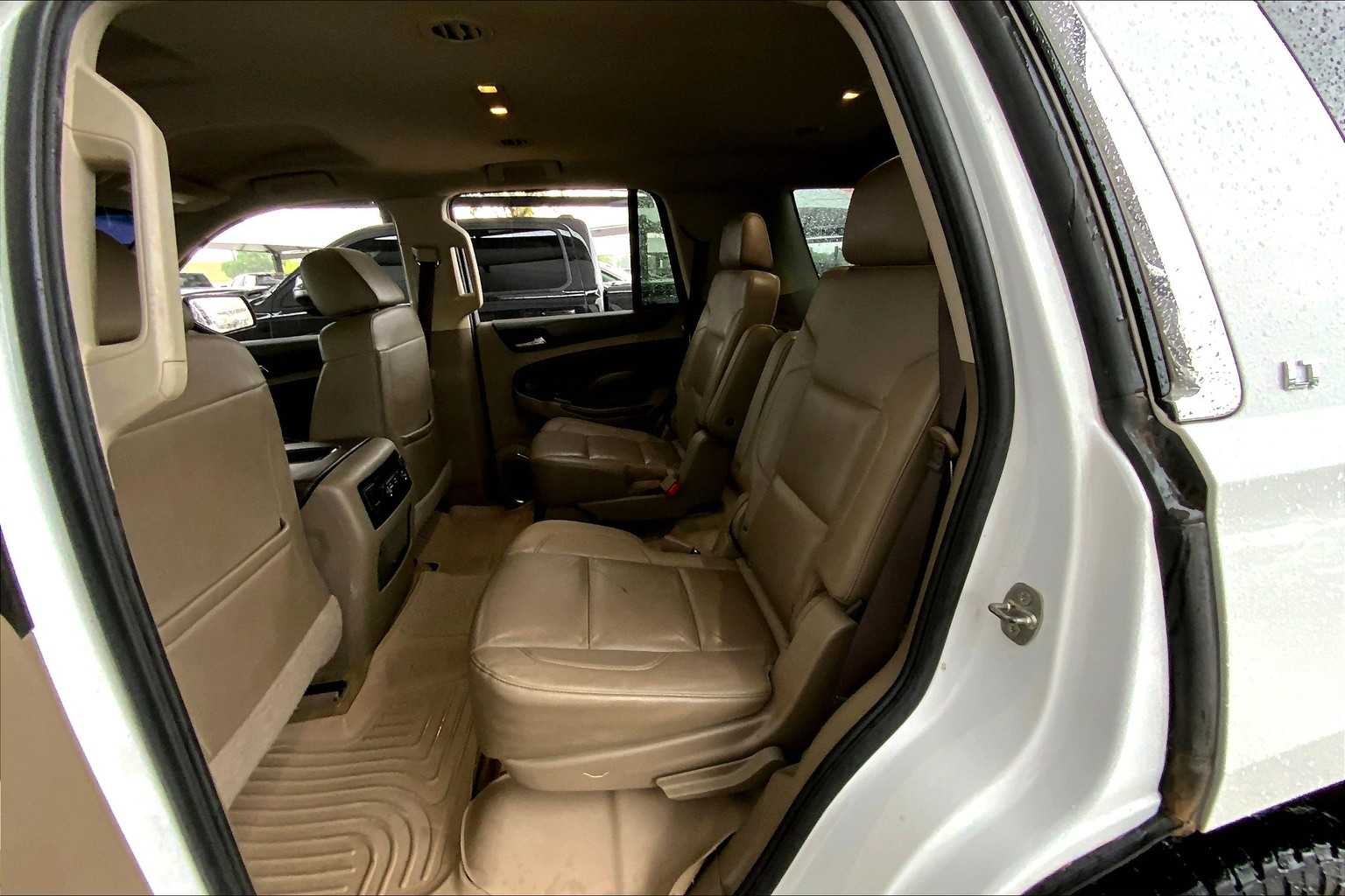 2017 Chevrolet Tahoe LT photo 16