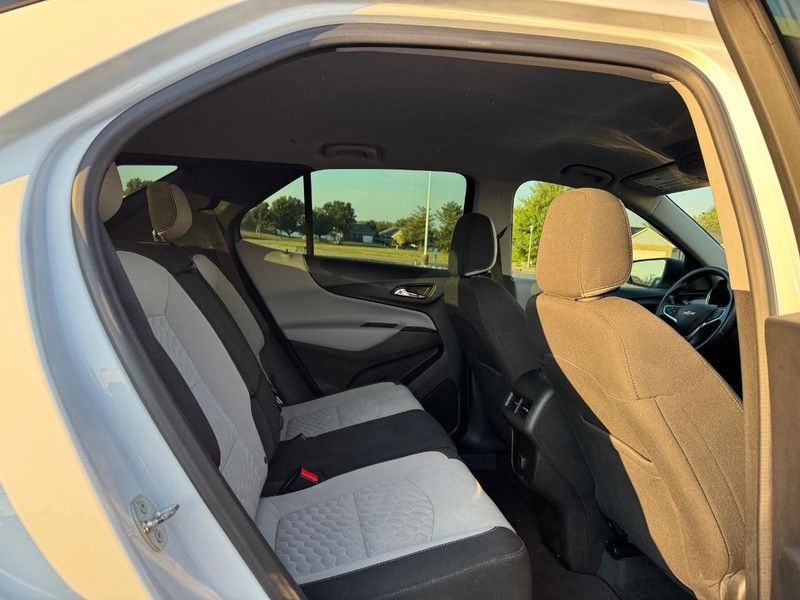 2018 Chevrolet Equinox LS photo 10