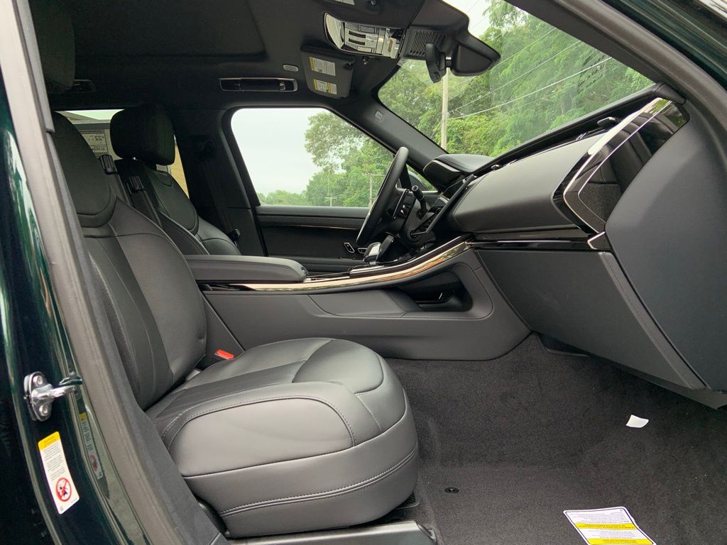 2025 Land Rover Range Rover Sport SE photo 15